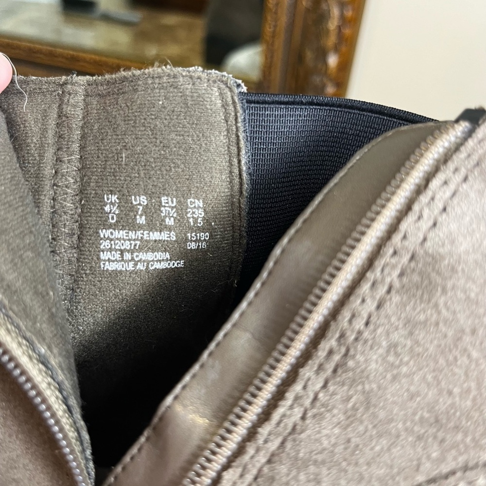 Clarks Suede Boots - Picture 6 of 8